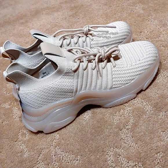 Cushionaire Shoes - NIB Cushionaire Apollo Women's Athletic Shoe